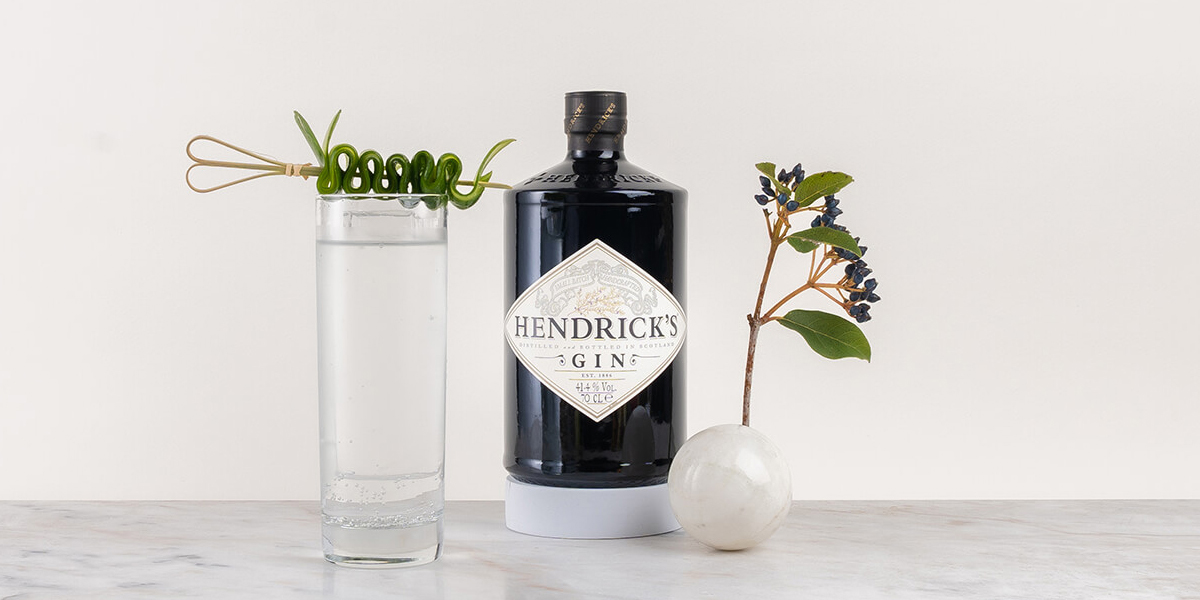 hendricks gin flaska med en gt